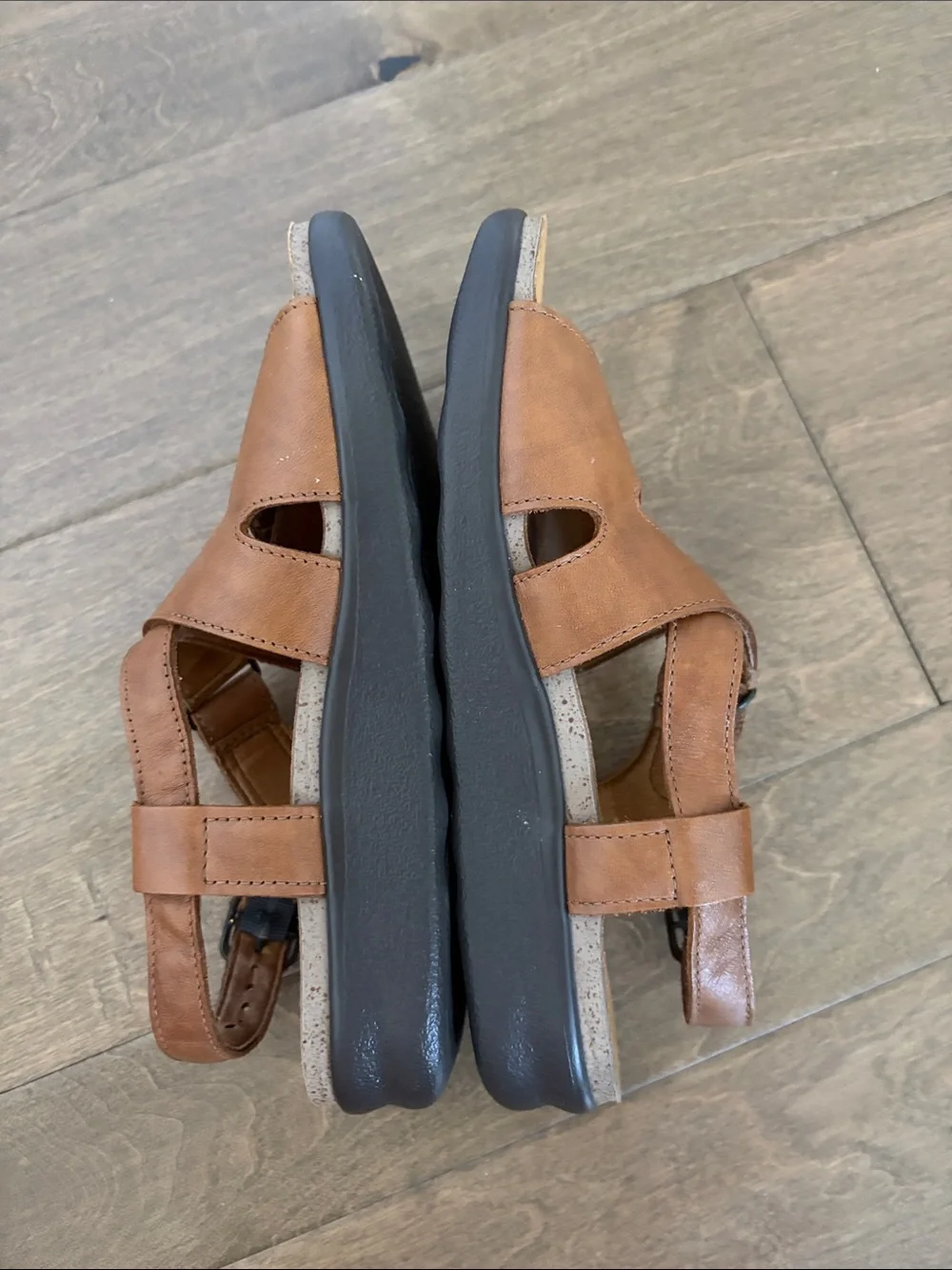 SAS Huggy Leather Adjustable Strap Sandals Size 8 Wide
